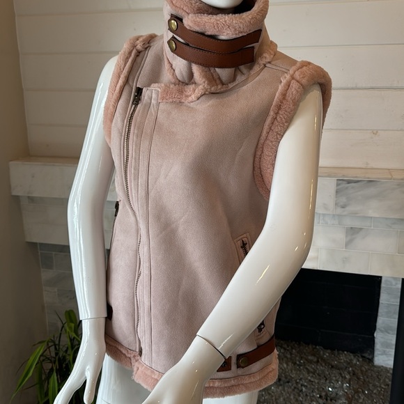 Cozy Pink Faux Suede Fleece Lined Vest Size Medium - Picture 3 of 13